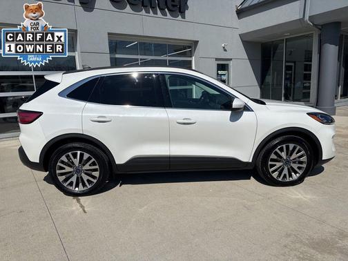 2022 Ford Escape Titanium Hybrid