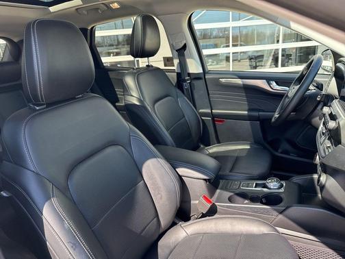 2022 Ford Escape Titanium Hybrid