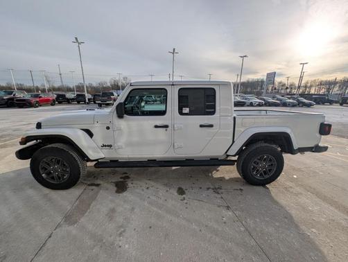 2026 Jeep Gladiator Sport