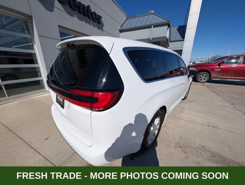 2024 Chrysler Pacifica Touring-L