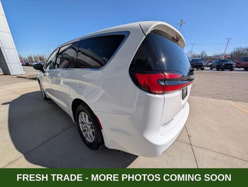 2024 Chrysler Pacifica Touring-L