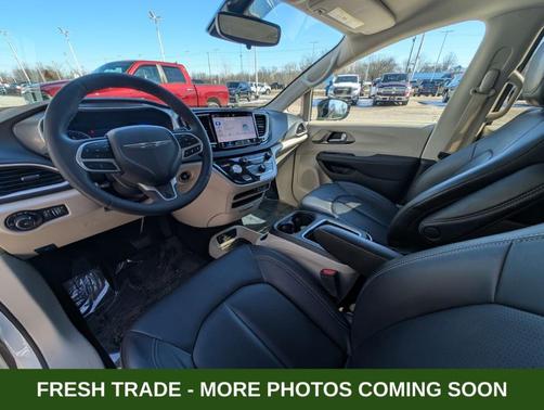 2024 Chrysler Pacifica Touring-L