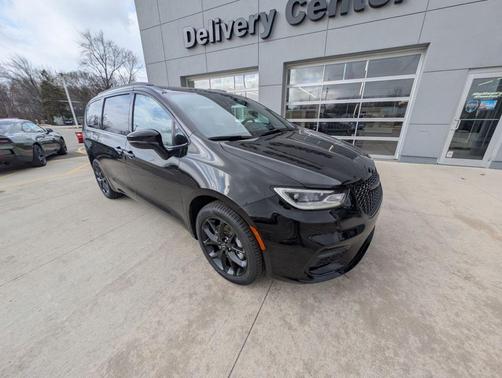 2026 Chrysler Pacifica Select AWD