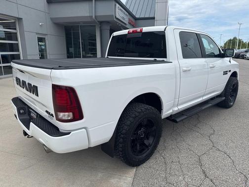Bright White Clearcoat 2018 RAM 1500 Night