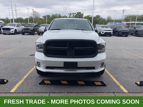Bright White Clearcoat 2018 RAM 1500 Night