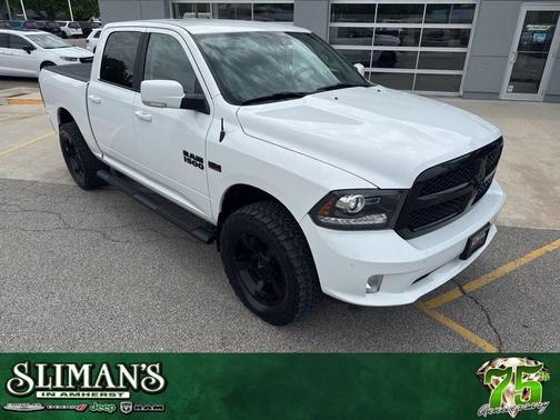 Bright White Clearcoat 2018 RAM 1500 Night