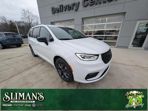 2026 Chrysler Pacifica Select