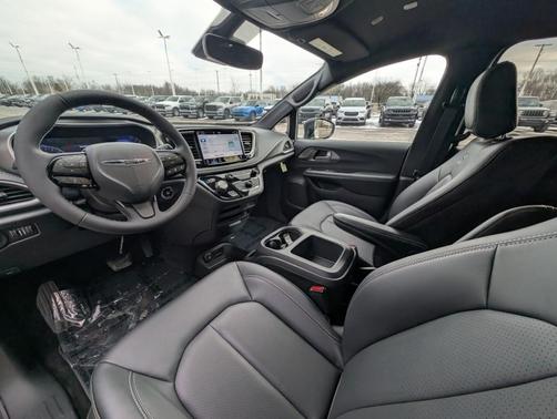 2026 Chrysler Pacifica Select AWD