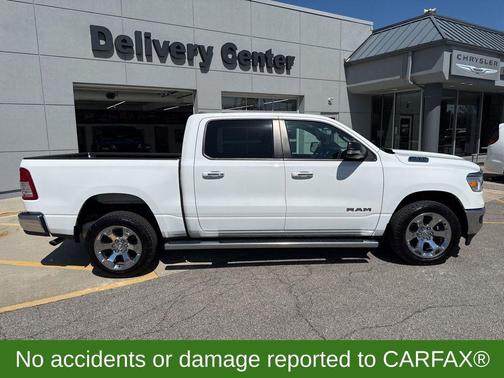 Bright White Clearcoat 2019 RAM 1500 Big Horn