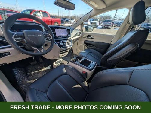 2024 Chrysler Pacifica Touring-L