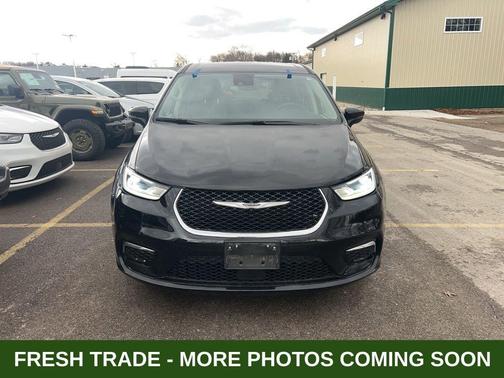 2024 Chrysler Pacifica Touring-L