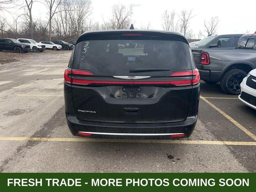 2024 Chrysler Pacifica Touring-L