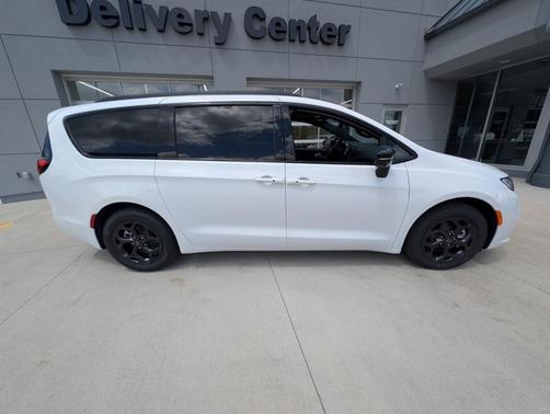 2025 Chrysler Pacifica Hybrid Select