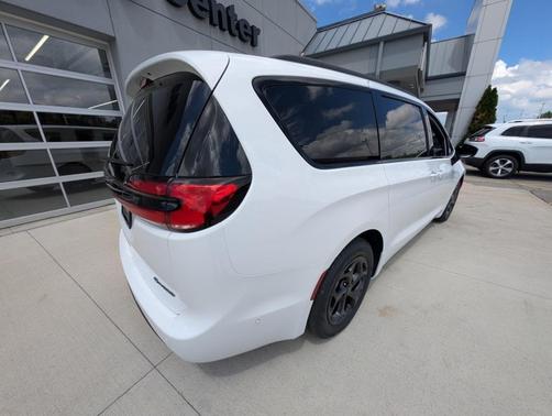 2025 Chrysler Pacifica Hybrid Select