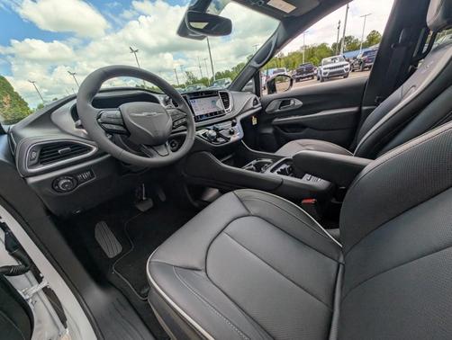 2025 Chrysler Pacifica Hybrid Select