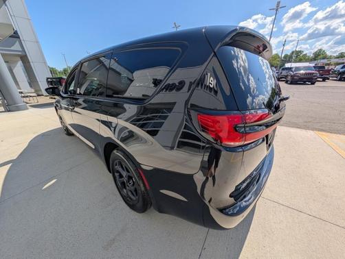 2022 Chrysler Pacifica Hybrid Limited