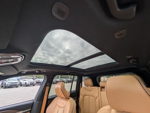2022 Jeep Grand Cherokee Summit