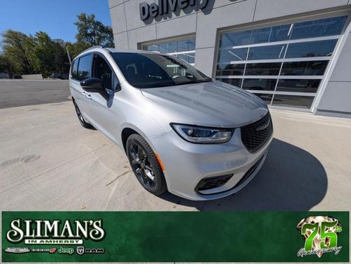 2026 Chrysler Pacifica Select AWD