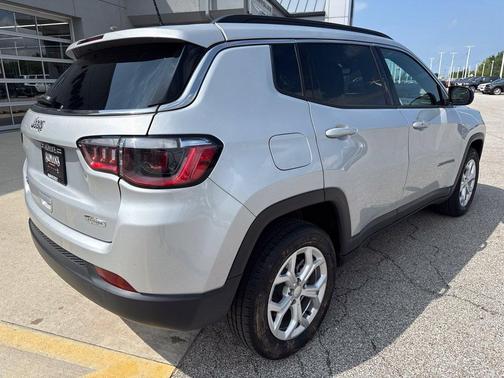 Silver Zynith 2024 Jeep Compass Latitude