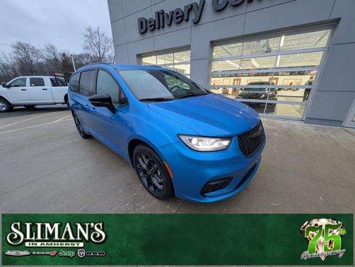 2026 Chrysler Pacifica Select