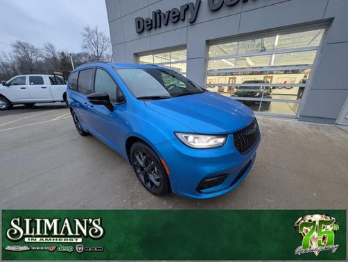 2026 Chrysler Pacifica Select