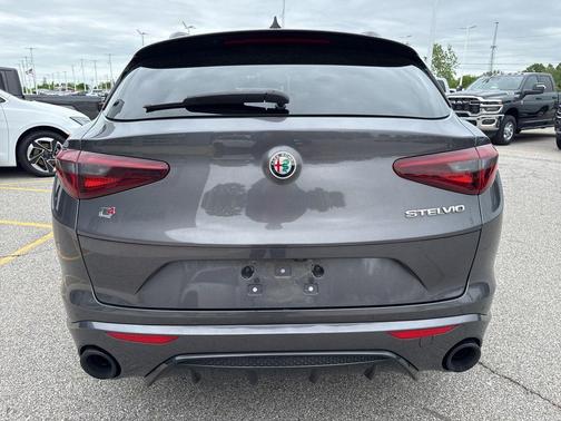 Vesuvio Gray Metallic 2022 Alfa Romeo Stelvio Veloce