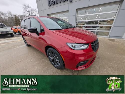 2026 Chrysler Pacifica Select