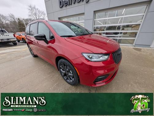 2026 Chrysler Pacifica Select