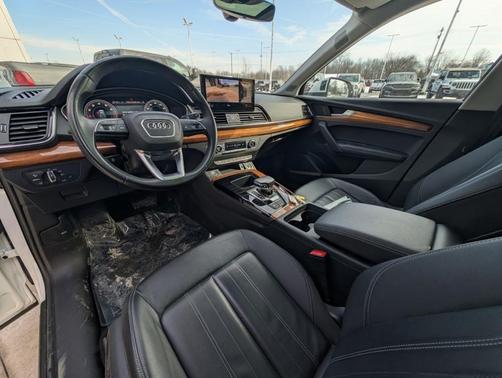 Ibis White 2023 Audi Q5 45 S line quattro Premium
