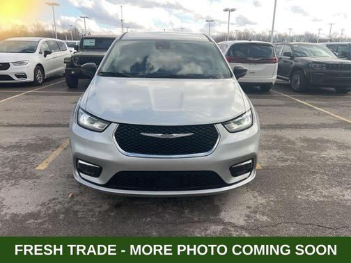 2024 Chrysler Pacifica Touring-L