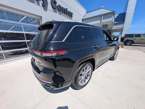 2022 Jeep Grand Cherokee Summit