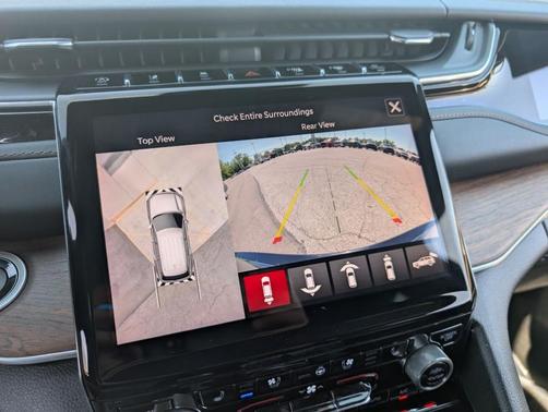 2022 Jeep Grand Cherokee Summit