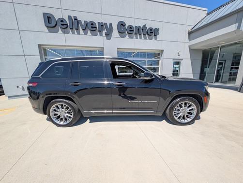 2022 Jeep Grand Cherokee Summit