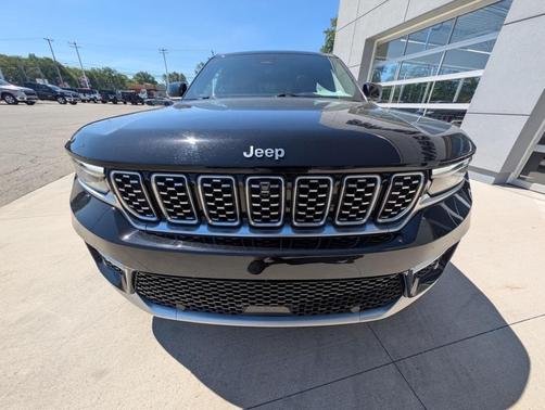 2022 Jeep Grand Cherokee Summit