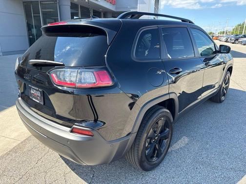 Diamond Black 2023 Jeep Cherokee Altitude Lux