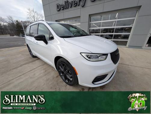 2026 Chrysler Pacifica Select