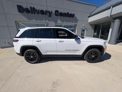 2025 Jeep Grand Cherokee Laredo