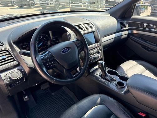 Magnetic Metallic 2018 Ford Explorer XLT