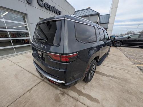 2023 Jeep Wagoneer Base