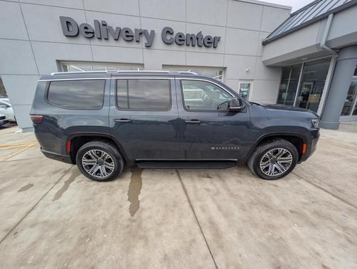 2023 Jeep Wagoneer Base