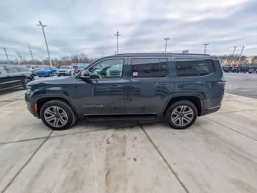 2023 Jeep Wagoneer Base