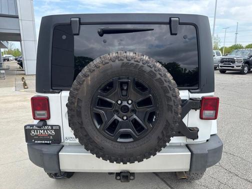 Bright White Clearcoat 2012 Jeep Wrangler Unlimited Sahara