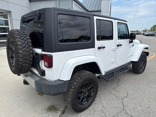 Bright White Clearcoat 2012 Jeep Wrangler Unlimited Sahara