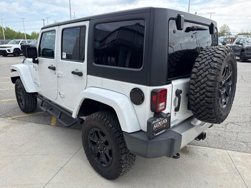 Bright White Clearcoat 2012 Jeep Wrangler Unlimited Sahara