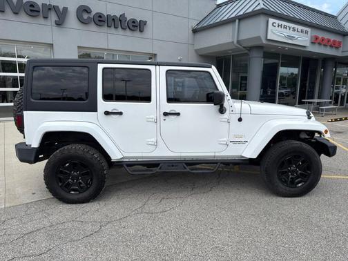 Bright White Clearcoat 2012 Jeep Wrangler Unlimited Sahara
