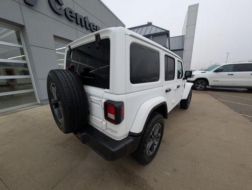 Bright White Clearcoat 2023 Jeep Wrangler Sahara