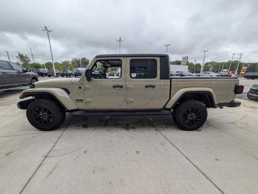 2022 Jeep Gladiator Sport