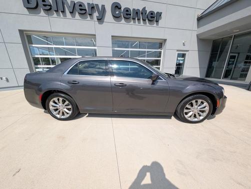 2017 Chrysler 300 Limited
