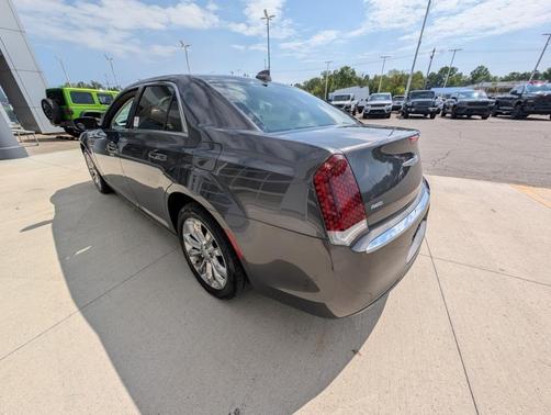2017 Chrysler 300 Limited