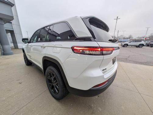 2026 Jeep Grand Cherokee Laredo